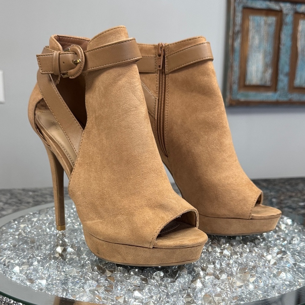 Apt. 9 Camel Heeled peep toe Ankle Boots 7.5
